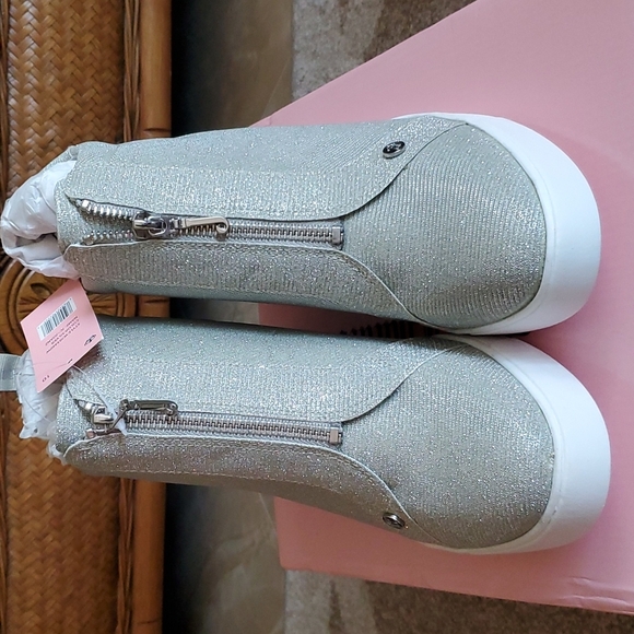 NWT! Juicy Couture glitter ankle high bootie - Picture 2 of 7